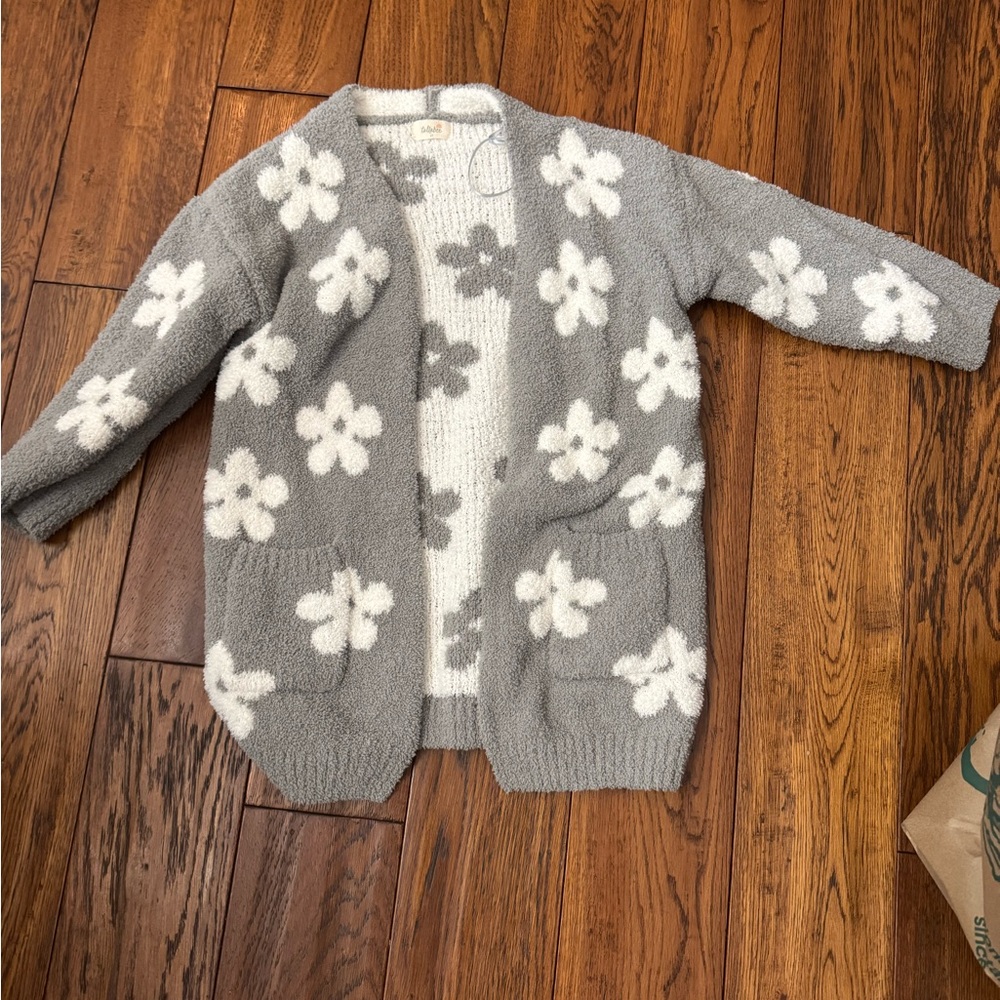 Tullabee Size 5T sweater